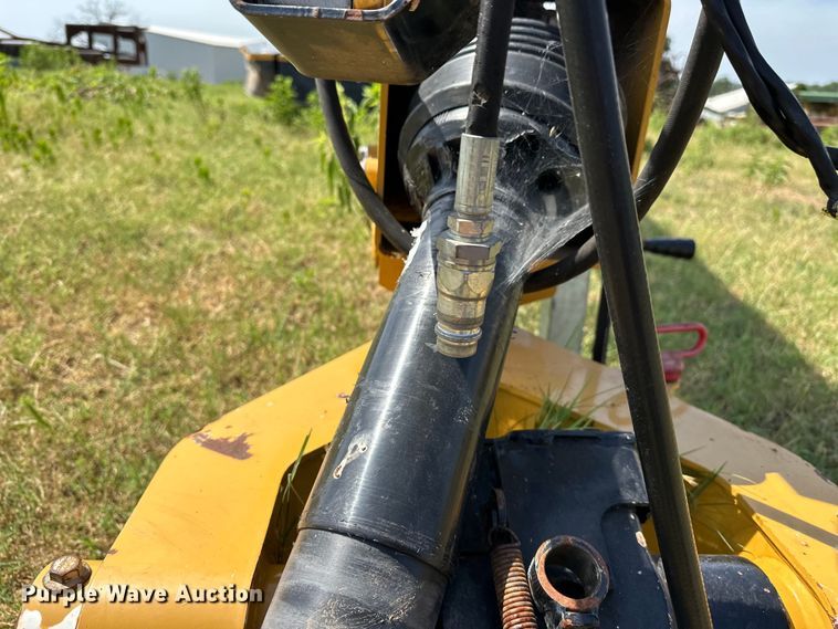 image for item EJ4407 2018 Vermeer MC3700 swather / windrower