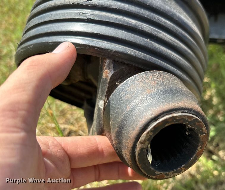 image for item EJ4407 2018 Vermeer MC3700 swather / windrower