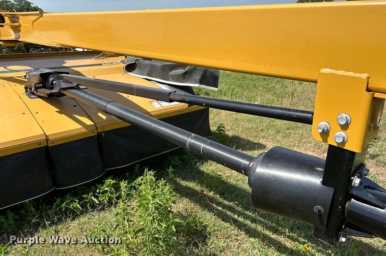 image for item EJ4407 2018 Vermeer MC3700 swather / windrower