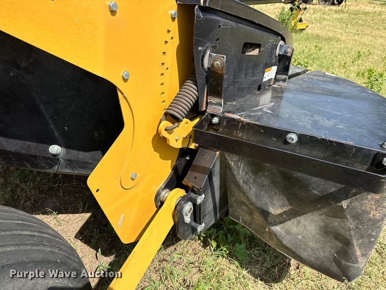 image for item EJ4407 2018 Vermeer MC3700 swather / windrower