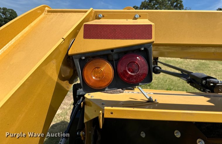 image for item EJ4407 2018 Vermeer MC3700 swather / windrower