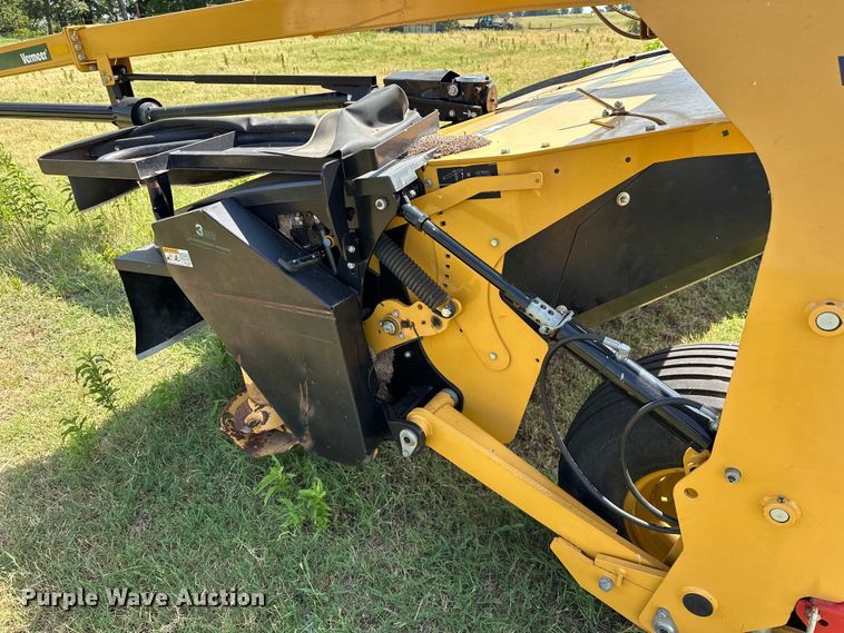 image for item EJ4407 2018 Vermeer MC3700 swather / windrower