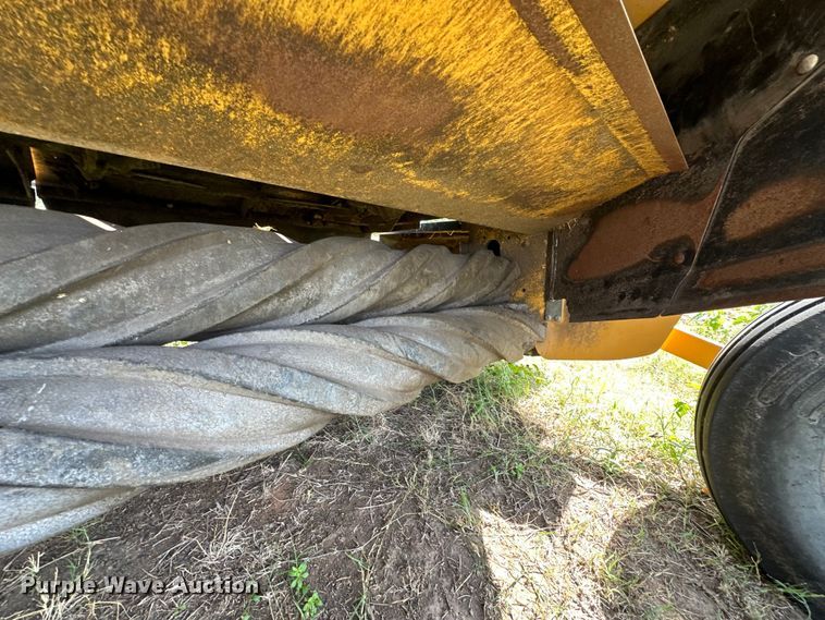 image for item EJ4407 2018 Vermeer MC3700 swather / windrower