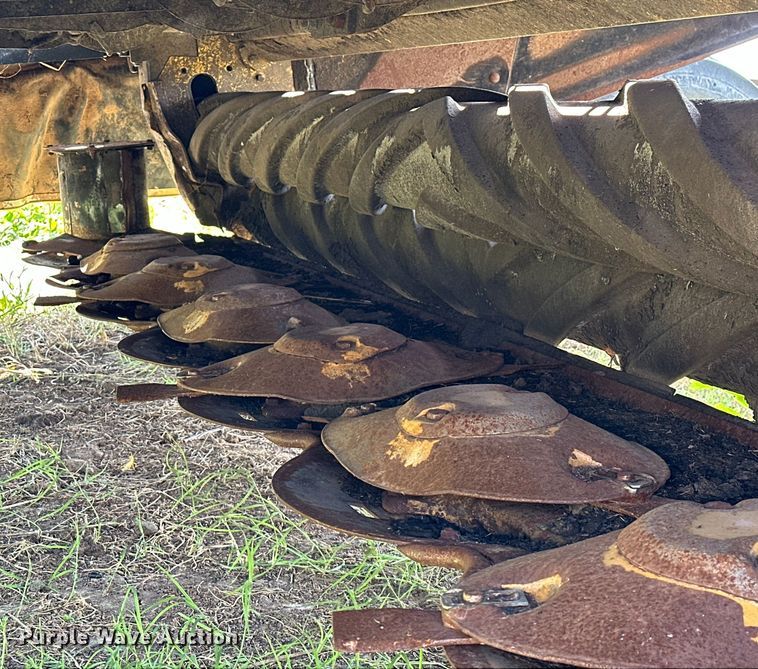 image for item EJ4407 2018 Vermeer MC3700 swather / windrower