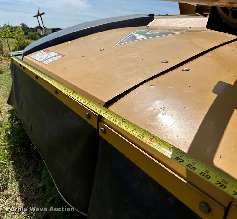 image for item EJ4407 2018 Vermeer MC3700 swather / windrower