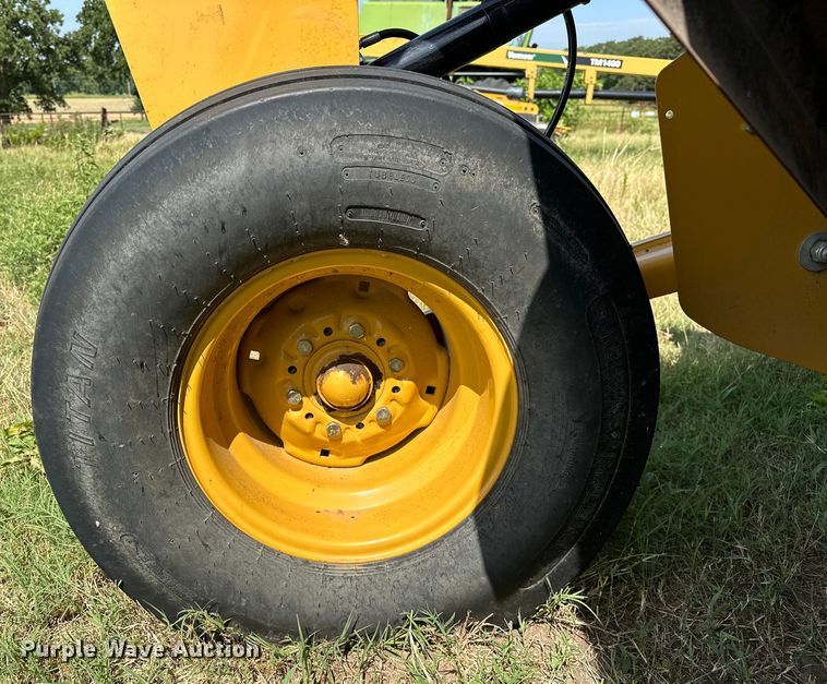 image for item EJ4407 2018 Vermeer MC3700 swather / windrower