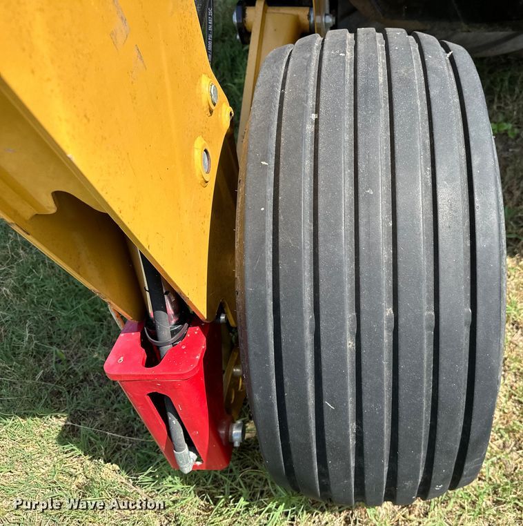 image for item EJ4407 2018 Vermeer MC3700 swather / windrower