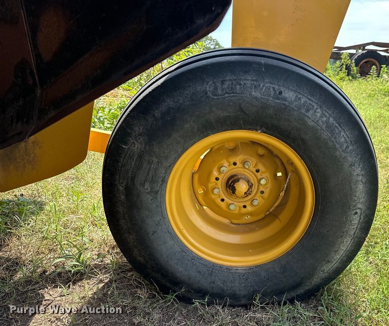 image for item EJ4407 2018 Vermeer MC3700 swather / windrower