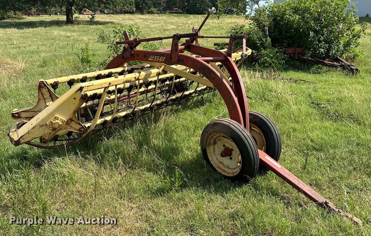 image for item EJ4410 New Holland  258 hay rake