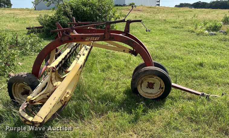 image for item EJ4410 New Holland  258 hay rake