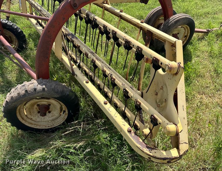 image for item EJ4410 New Holland  258 hay rake