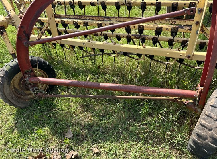 image for item EJ4410 New Holland  258 hay rake