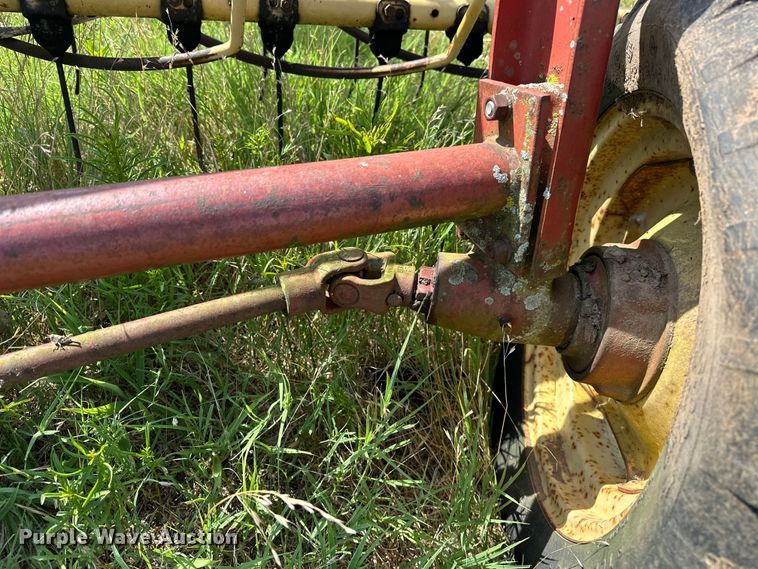 image for item EJ4410 New Holland  258 hay rake