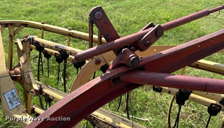 image for item EJ4410 New Holland  258 hay rake