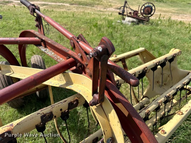 image for item EJ4410 New Holland  258 hay rake