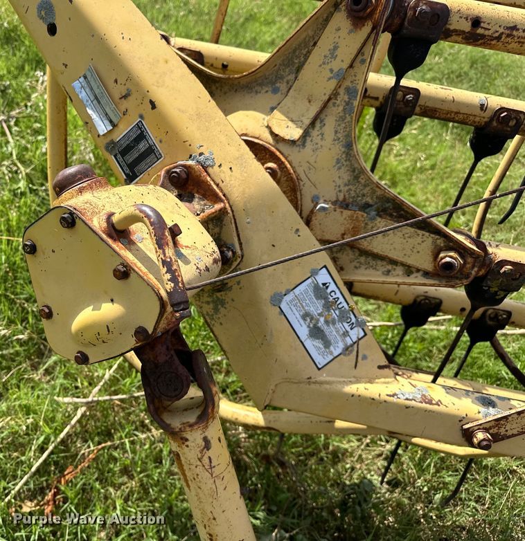 image for item EJ4410 New Holland  258 hay rake