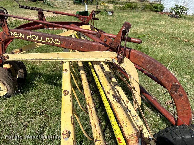 image for item EJ4410 New Holland  258 hay rake