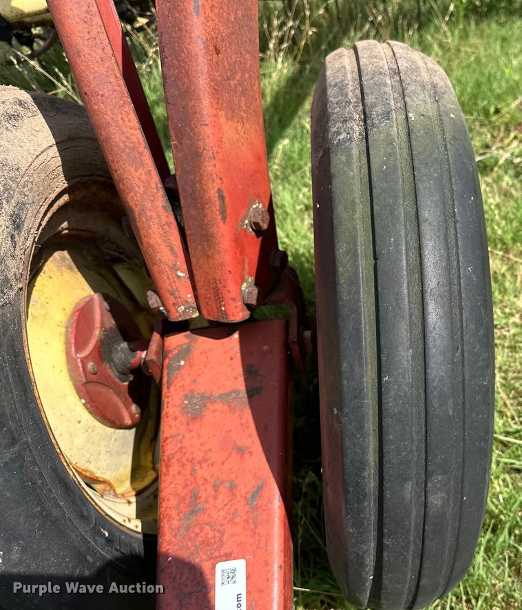 image for item EJ4410 New Holland  258 hay rake