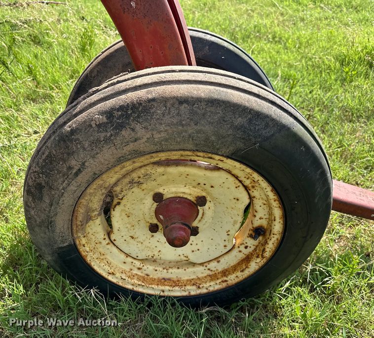 image for item EJ4410 New Holland  258 hay rake