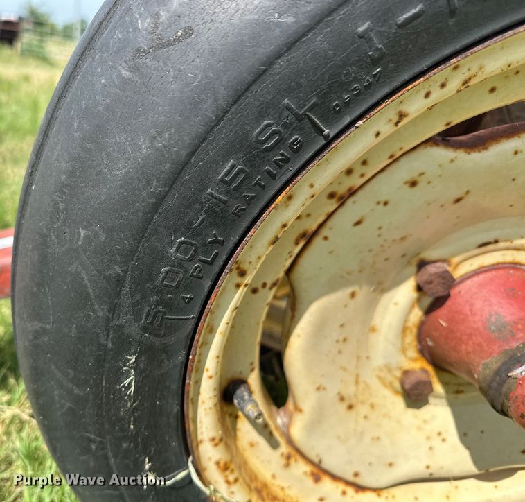 image for item EJ4410 New Holland  258 hay rake