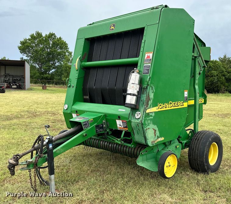 image for item EJ4416 John Deere  567 round baler
