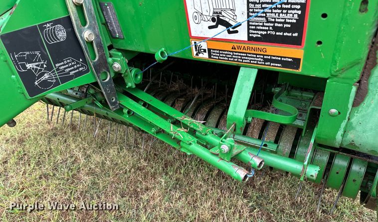 image for item EJ4416 John Deere  567 round baler