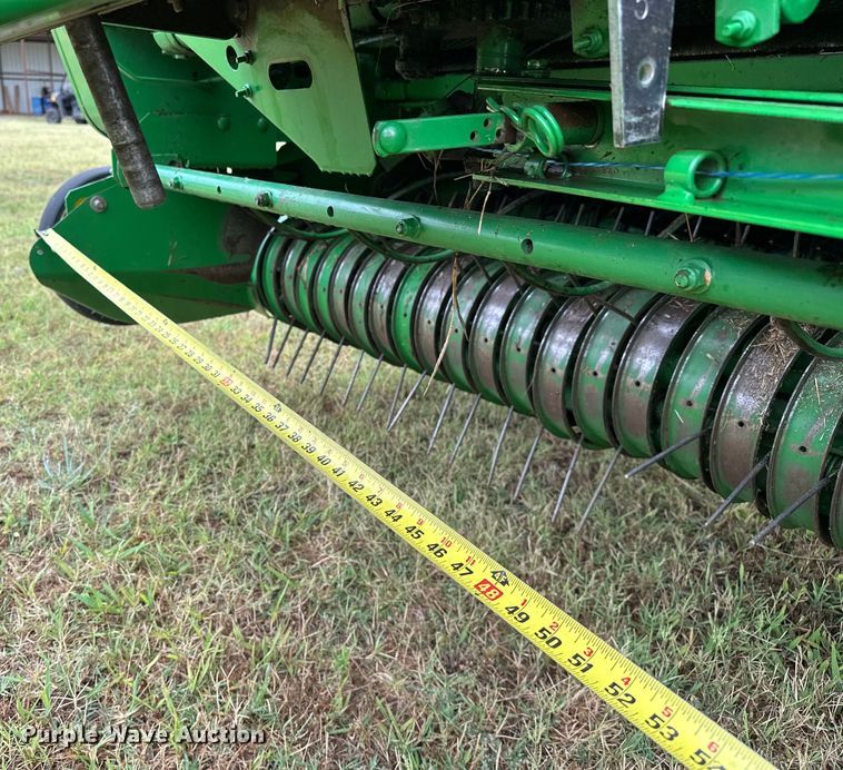image for item EJ4416 John Deere  567 round baler