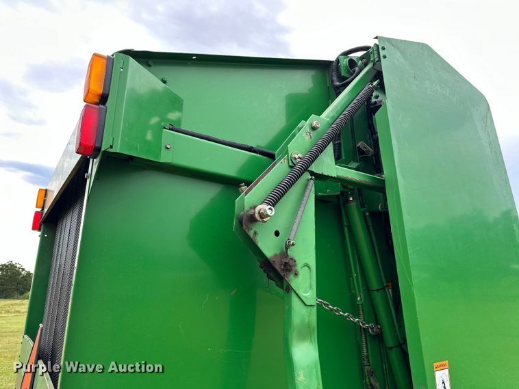image for item EJ4416 John Deere  567 round baler