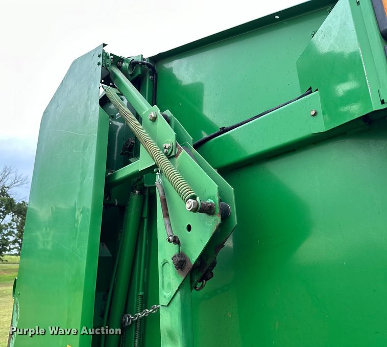 image for item EJ4416 John Deere  567 round baler