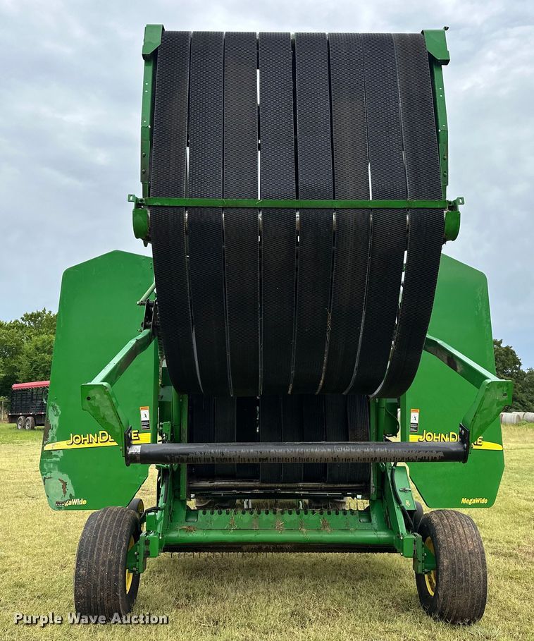 image for item EJ4416 John Deere  567 round baler