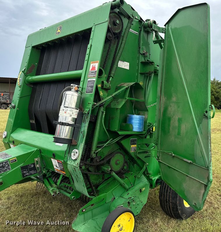 image for item EJ4416 John Deere  567 round baler