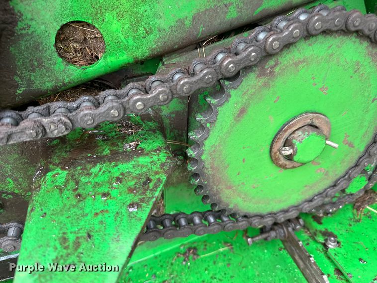 image for item EJ4416 John Deere  567 round baler