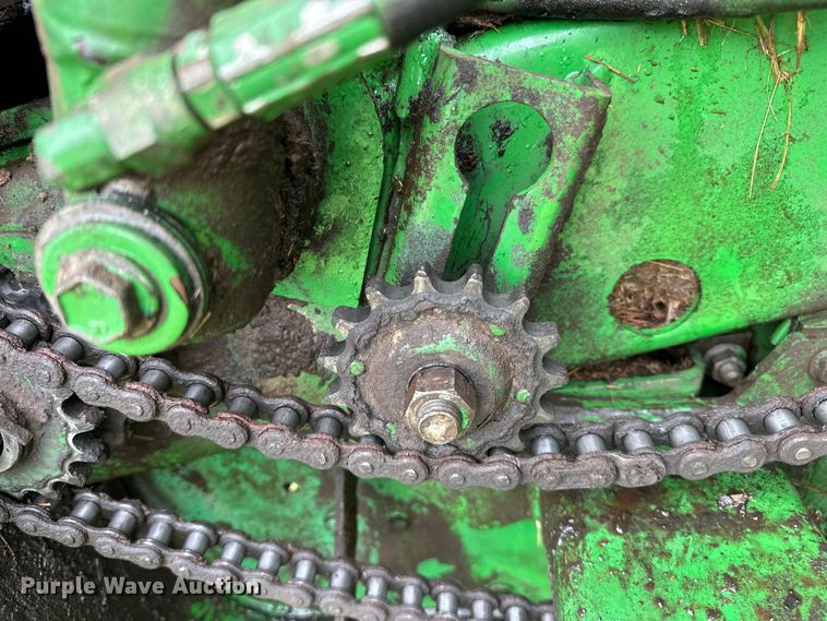image for item EJ4416 John Deere  567 round baler