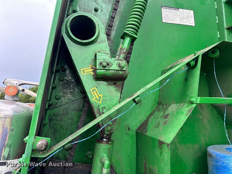 image for item EJ4416 John Deere  567 round baler