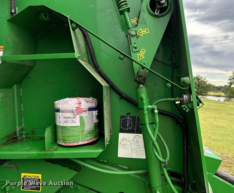 image for item EJ4416 John Deere  567 round baler
