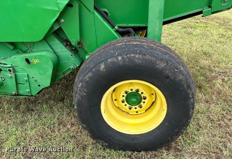 image for item EJ4416 John Deere  567 round baler