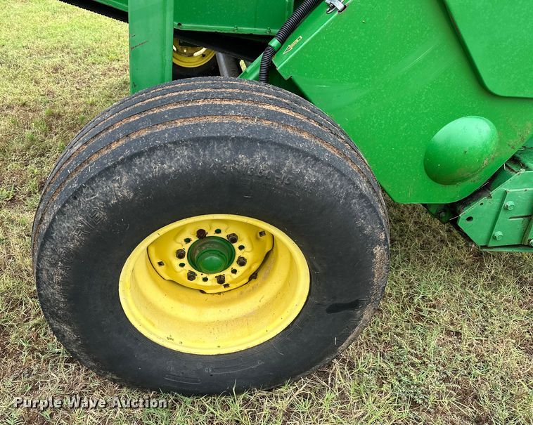 image for item EJ4416 John Deere  567 round baler