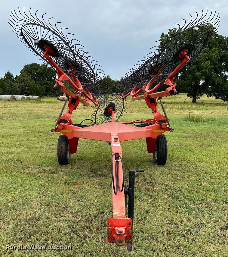 image for item EJ4417 Kuhn SR 112 hay rake