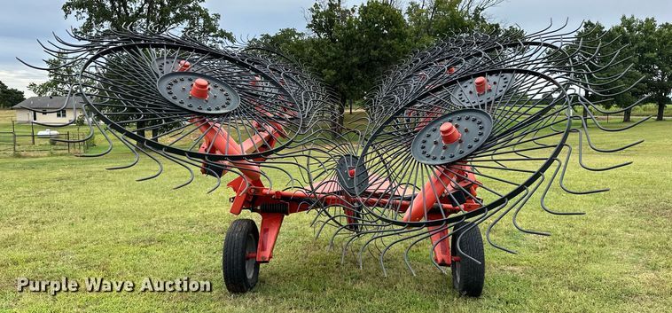 image for item EJ4417 Kuhn SR 112 hay rake