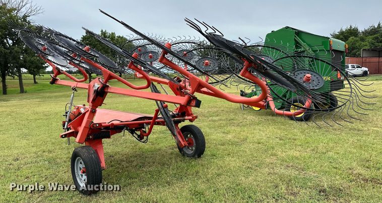 image for item EJ4417 Kuhn SR 112 hay rake
