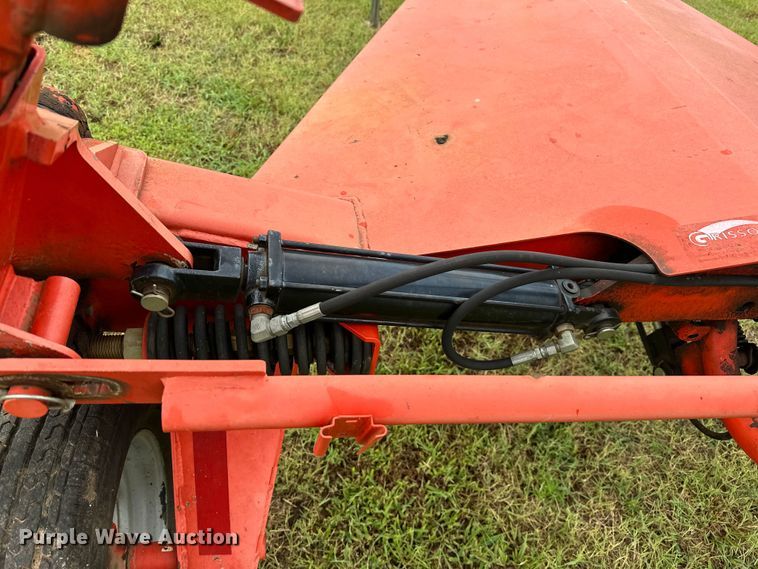 image for item EJ4417 Kuhn SR 112 hay rake