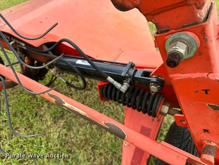 image for item EJ4417 Kuhn SR 112 hay rake