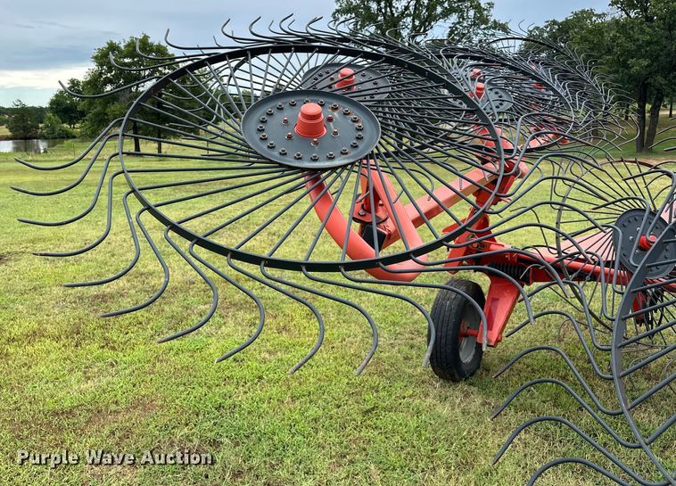 image for item EJ4417 Kuhn SR 112 hay rake