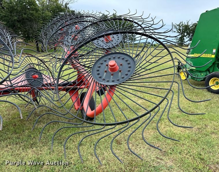 image for item EJ4417 Kuhn SR 112 hay rake