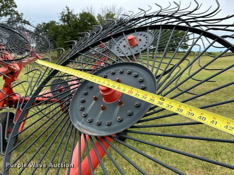 image for item EJ4417 Kuhn SR 112 hay rake