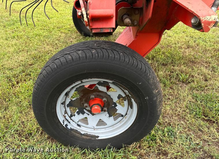 image for item EJ4417 Kuhn SR 112 hay rake