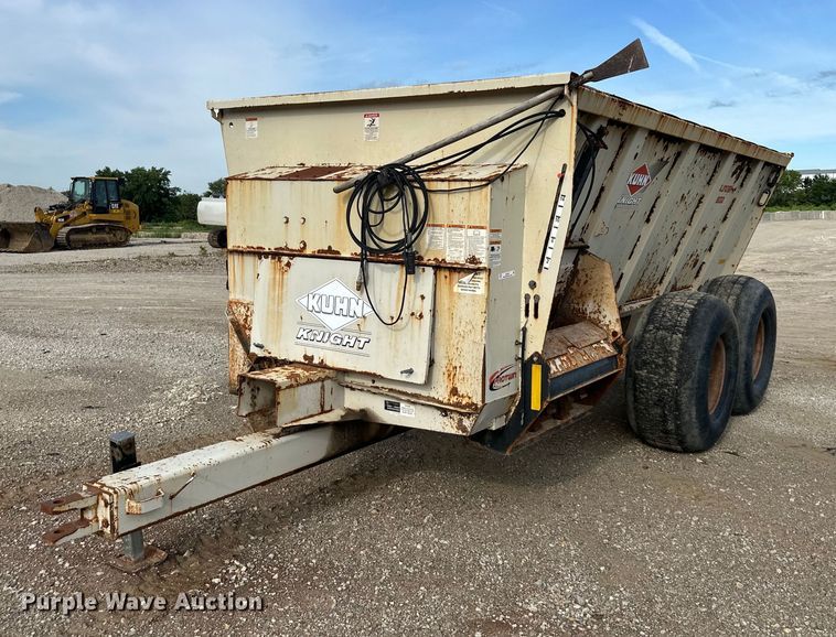image for item EJ6342 Kuhn Knight  Slinger 8132 manure spreader