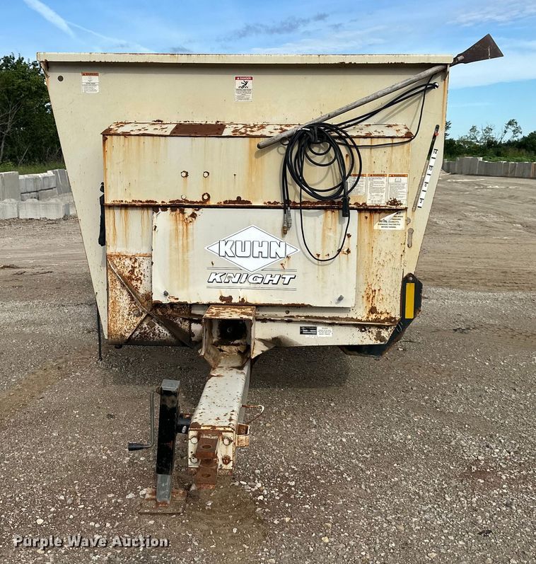 image for item EJ6342 Kuhn Knight  Slinger 8132 manure spreader