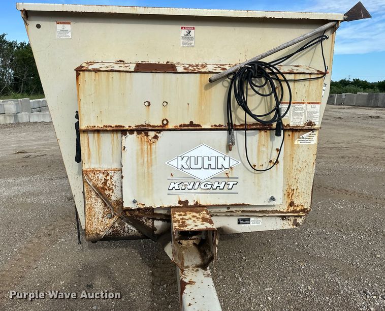 image for item EJ6342 Kuhn Knight  Slinger 8132 manure spreader