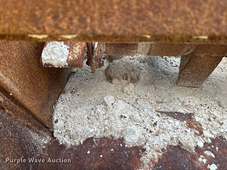 image for item EJ6342 Kuhn Knight  Slinger 8132 manure spreader